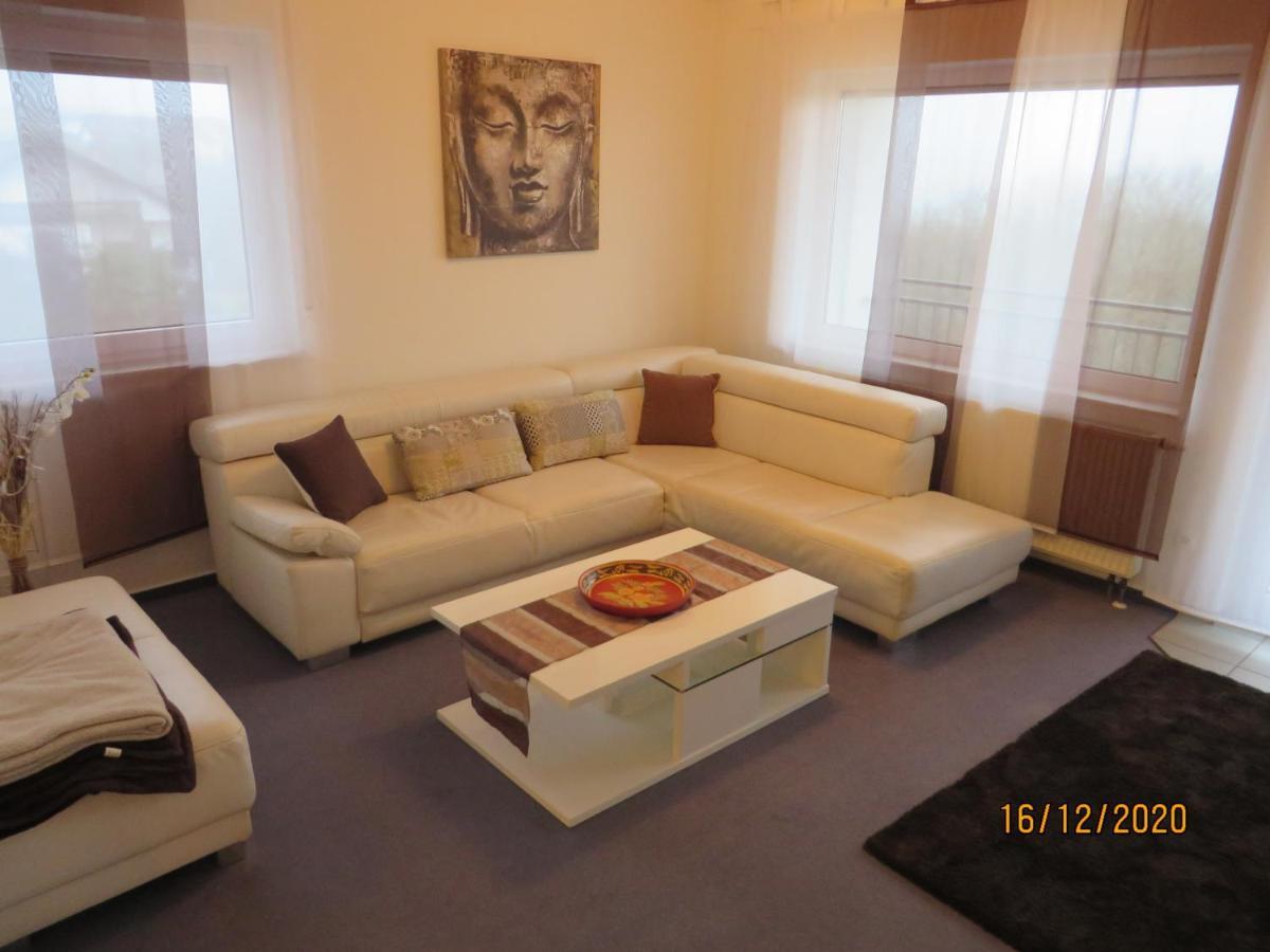 Ferienwohnung Am Hofgarten Langenfeld  المظهر الخارجي الصورة